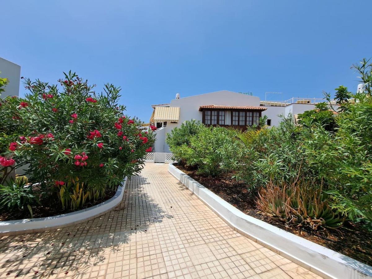 Apartment Heated Pool In Front Of A